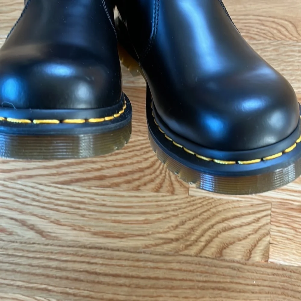 NWT Dr Martens Smooth Leather Chelsea Boots Size 7, 8, 9.
